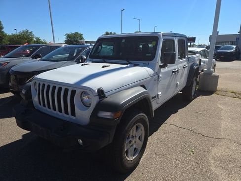 Used 2020 Jeep Gladiator Sport w/ Quick Order Package 24S AWD/4WD image 3
