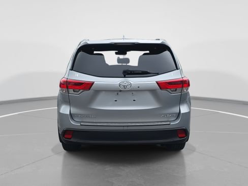 Used 2018 Toyota Highlander XLE image 6