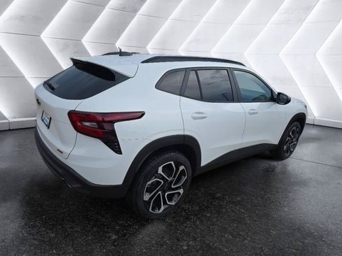 New 2026 Chevrolet Trax RS w/ Sunroof Package FWD image 5