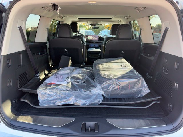 Certified 2026 INFINITI QX80 Luxe w/ Cargo Package AWD/4WD image 35