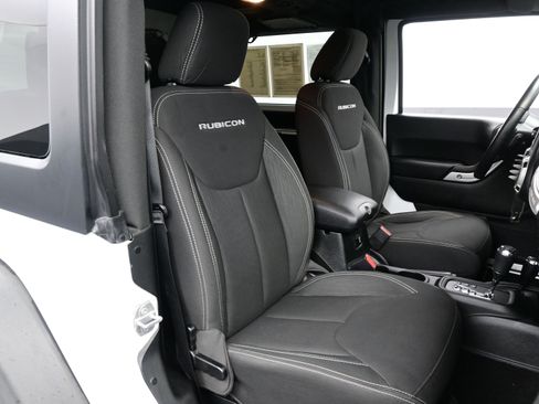 Used 2018 Jeep Wrangler Rubicon w/ Power Convenience Group image 12