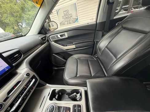 Used 2021 Ford Explorer XLT w/ Equipment Group 202A RWD image 14