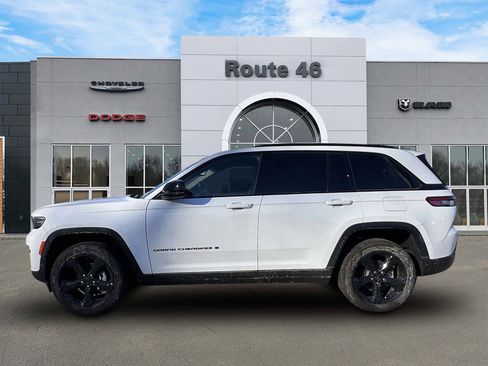Used 2024 Jeep Grand Cherokee Altitude image 5