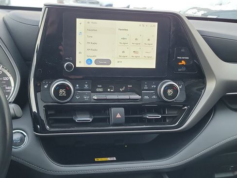 Used 2023 Toyota Highlander L image 18