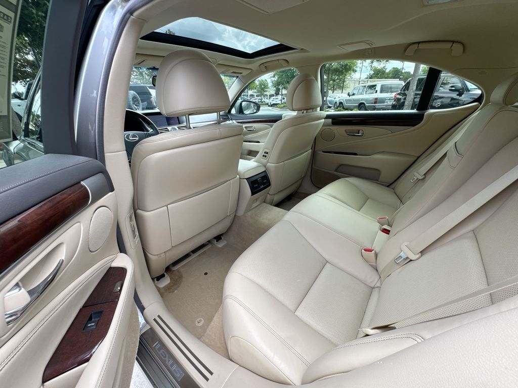 Used 2017 Lexus LS 460 w/ Comfort Package RWD image 31