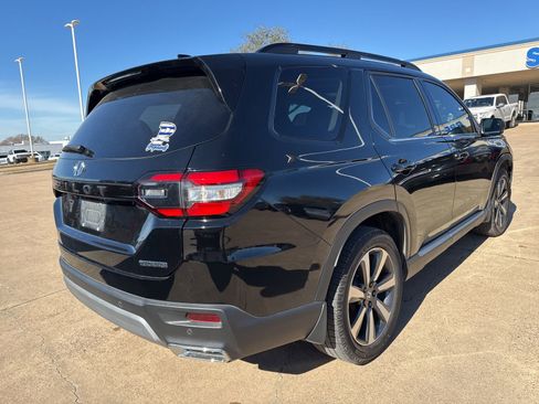 Used 2023 Honda Pilot Touring image 7
