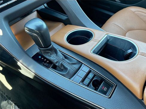 Used 2022 Toyota Avalon Limited w/ Advanced Safety Package image 17