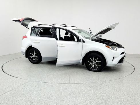 Used 2016 Toyota RAV4 SE image 10