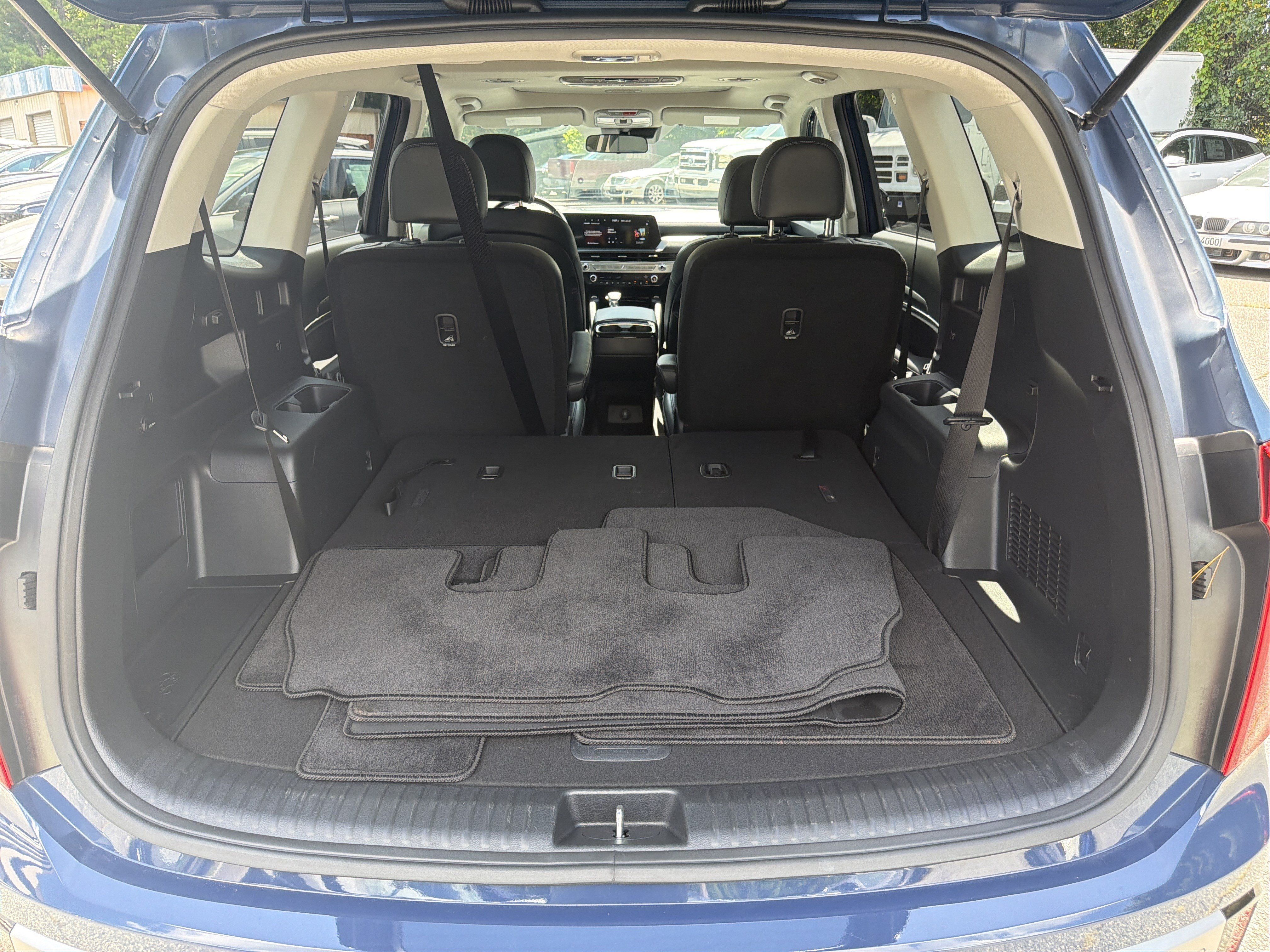 Certified 2023 Kia Telluride S w/ S Sunroof Package AWD/4WD image 18