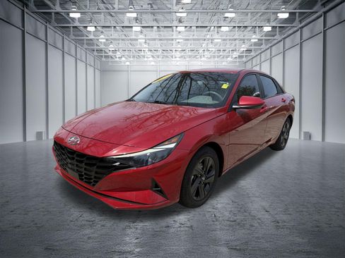 Used 2022 Hyundai Elantra SEL w/ Convenience Package image 3