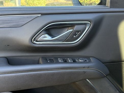 Used 2022 GMC Yukon XL SLT image 9