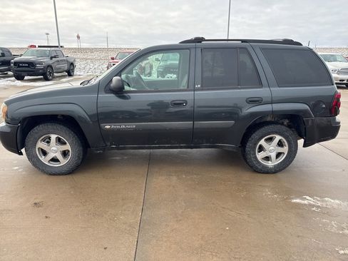 Used 2004 Chevrolet TrailBlazer LS w/ LS Preferred Equipment Group image 2