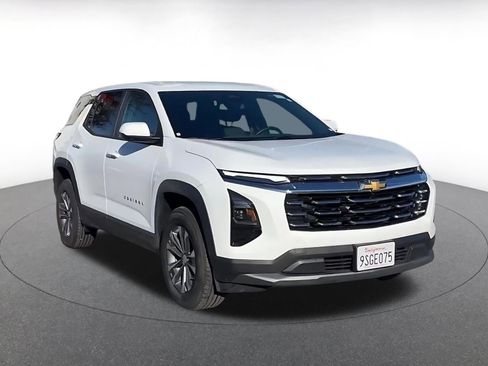 Used 2025 Chevrolet Equinox LT image 3