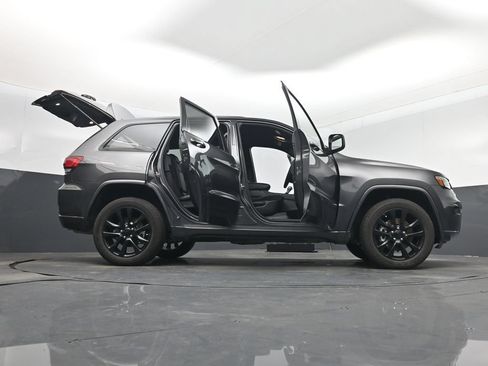 Used 2021 Jeep Grand Cherokee Laredo X AWD/4WD image 7