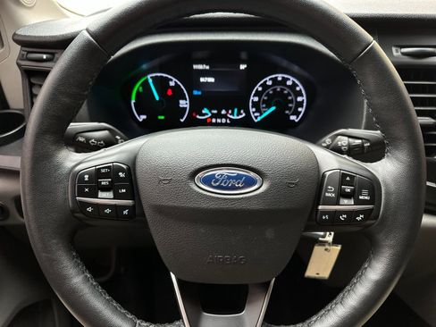 Used 2023 Ford E-Transit Medium Roof image 23