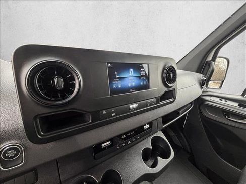 Used 2024 Mercedes-Benz Sprinter 2500 image 15