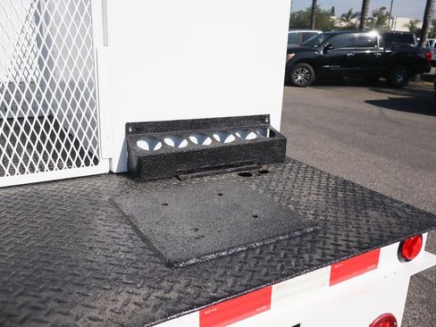 Used 2016 Ford F550 2WD Regular Cab Super Duty image 10