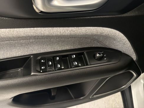 Used 2023 Jeep Compass Latitude image 19