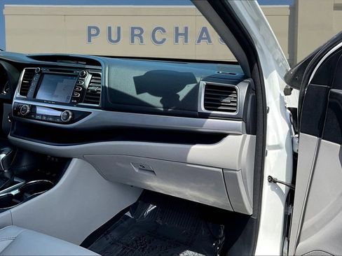 Used 2017 Toyota Highlander XLE w/ Carpet Mat Package AWD/4WD image 27