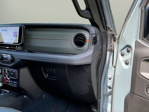 Certified 2026 Jeep Gladiator Mojave AWD/4WD image 19