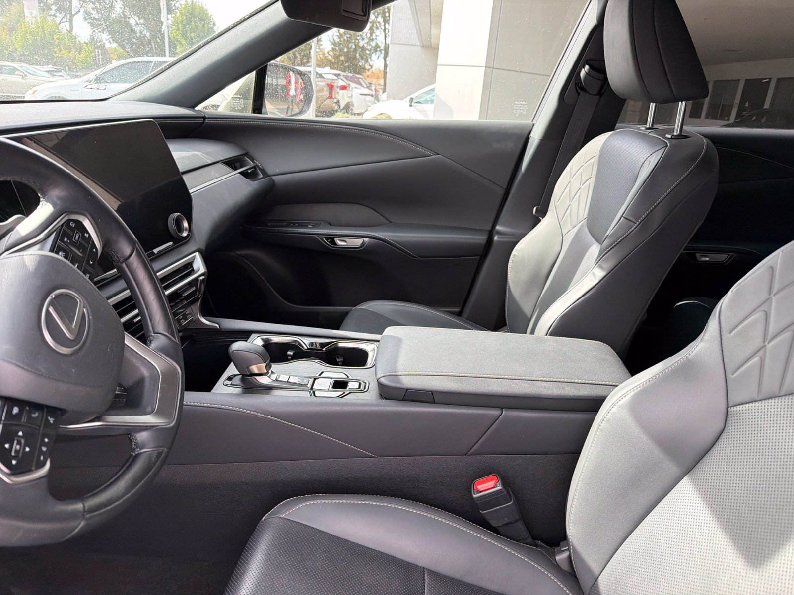 Used 2024 Lexus RX 350 Premium w/ Accessory Package (Z1) FWD image 5