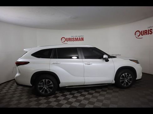 Used 2023 Toyota Highlander XLE FWD image 9