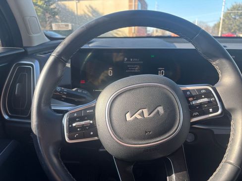 Used 2024 Kia Sorento S image 32