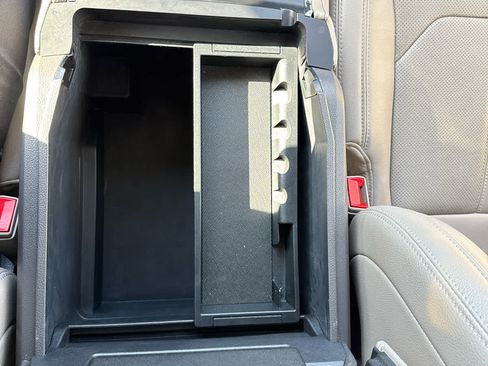 Used 2021 Ford Expedition Limited image 45