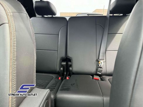 Used 2023 Chevrolet Traverse High Country image 12