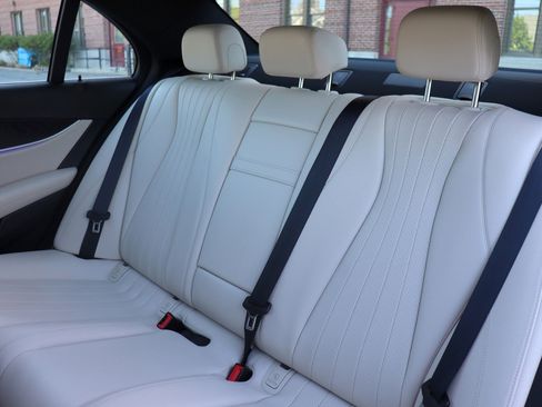 Used 2019 Mercedes-Benz E 300 4MATIC w/ Premium 1 Package image 15