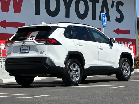 Used 2024 Toyota RAV4 XLE AWD/4WD image 5