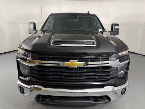 Used 2025 Chevrolet Silverado 2500 LT w/ Convenience Package image 4