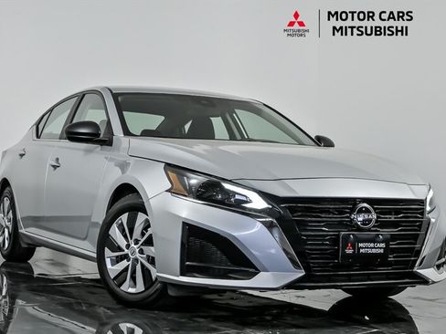 Used 2024 Nissan Altima 2.5 S FWD image 1