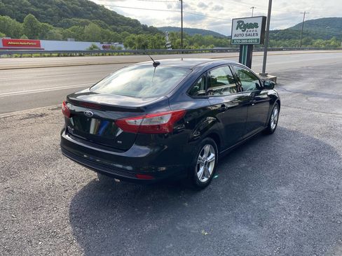 Used 2014 Ford Focus SE w/ SE Winter Package FWD image 6