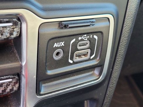 Used 2021 Jeep Wrangler Unlimited Sahara AWD/4WD image 28