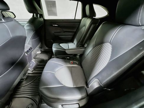 Used 2021 Toyota Highlander XSE AWD/4WD image 22