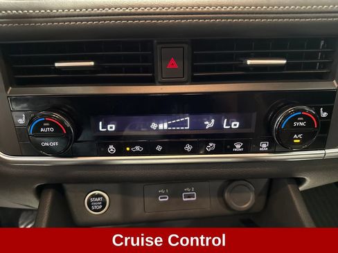Used 2023 Nissan Rogue SV AWD/4WD image 16