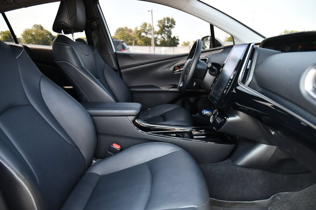 Used 2021 Toyota Prius Prime XLE FWD image 33