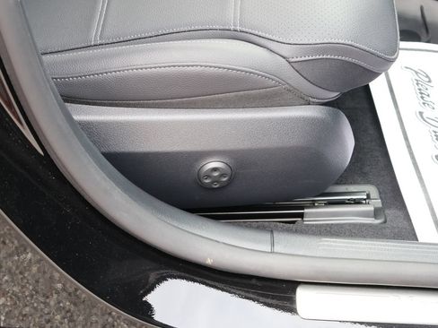 Used 2025 Mercedes-Benz C 300 4MATIC Sedan image 9