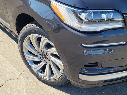 New 2024 Lincoln Navigator Reserve image 2