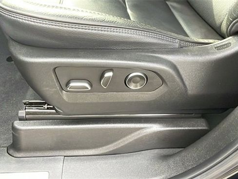 Used 2025 GMC Yukon XL Denali image 29