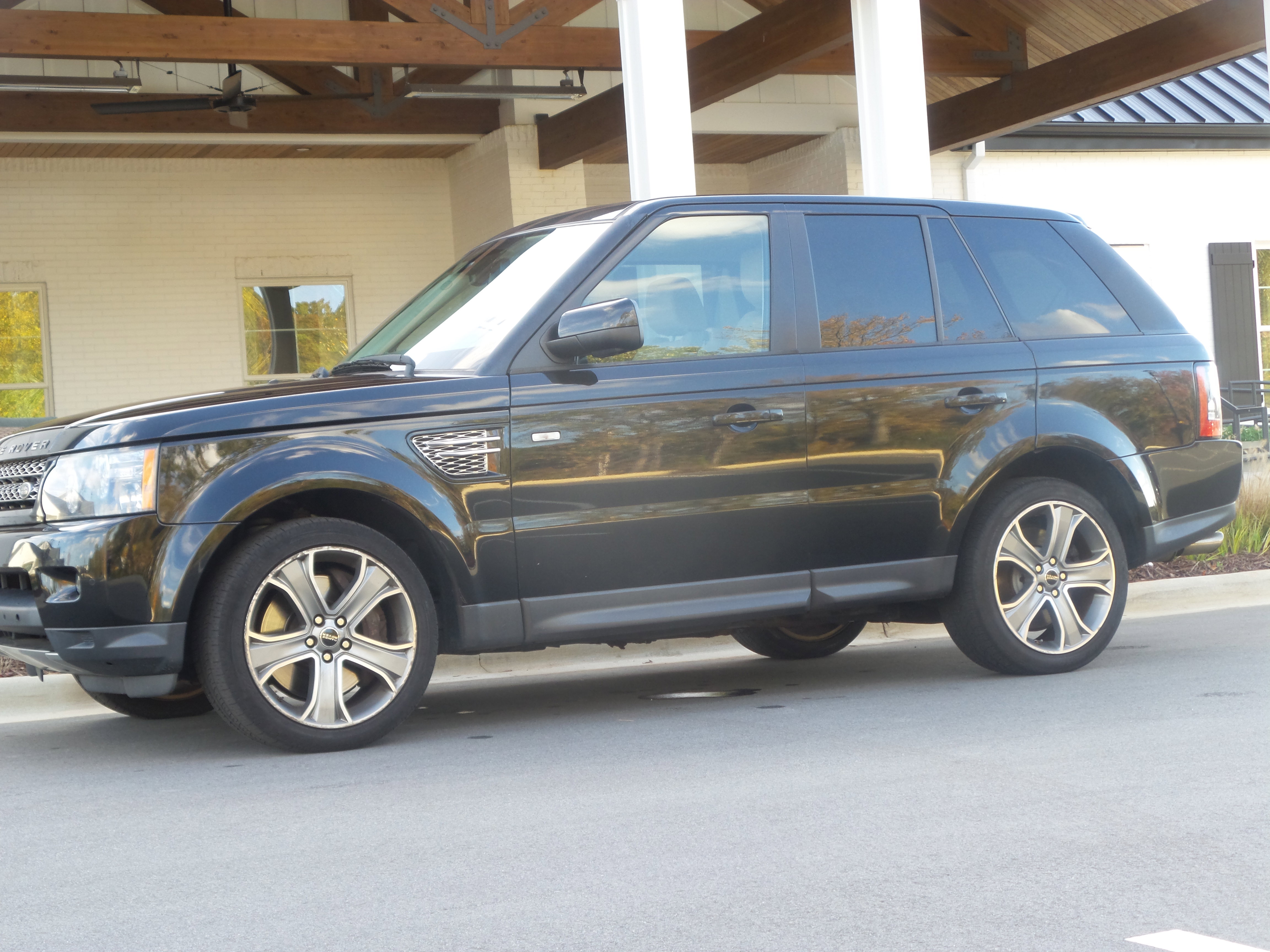Used 2012 Land Rover Range Rover Sport Supercharged AWD/4WD image 11