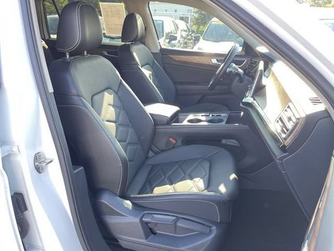 Used 2024 Volkswagen Atlas SE AWD/4WD image 20