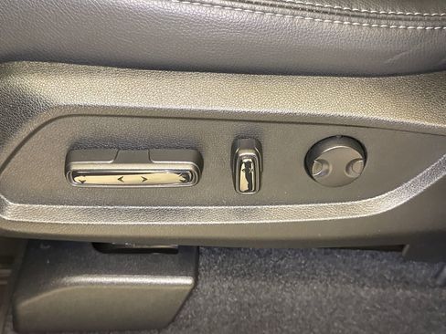 Certified 2025 Honda Pilot Touring image 24