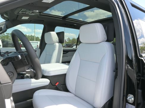 New 2026 Chevrolet Suburban Premier AWD/4WD image 10