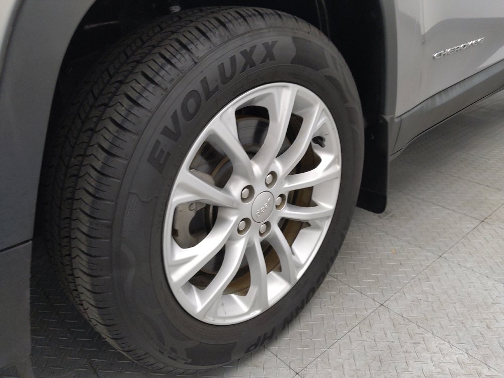 Used 2020 Jeep Cherokee Latitude FWD image 31