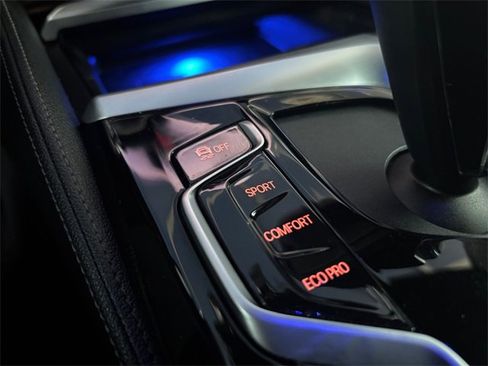 Used 2021 BMW 540i w/ M Sport Package image 25