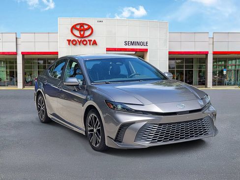 Used 2025 Toyota Camry SE FWD image 2