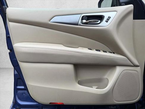 Used 2018 Nissan Pathfinder SL w/ SL Premium Package image 10