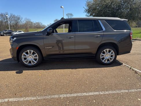 Used 2021 Chevrolet Tahoe High Country w/ Premium Package image 4